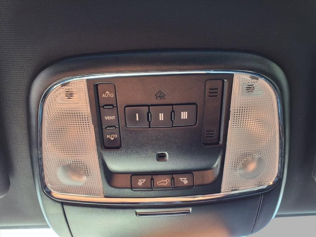 Used 2018 Jeep Grand Cherokee Limited image 16