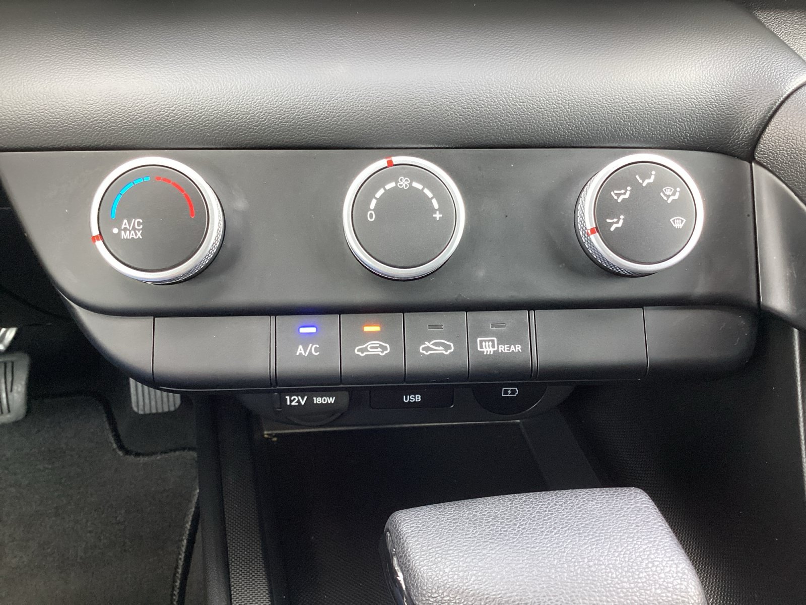 Used 2024 Hyundai Elantra SE FWD image 21