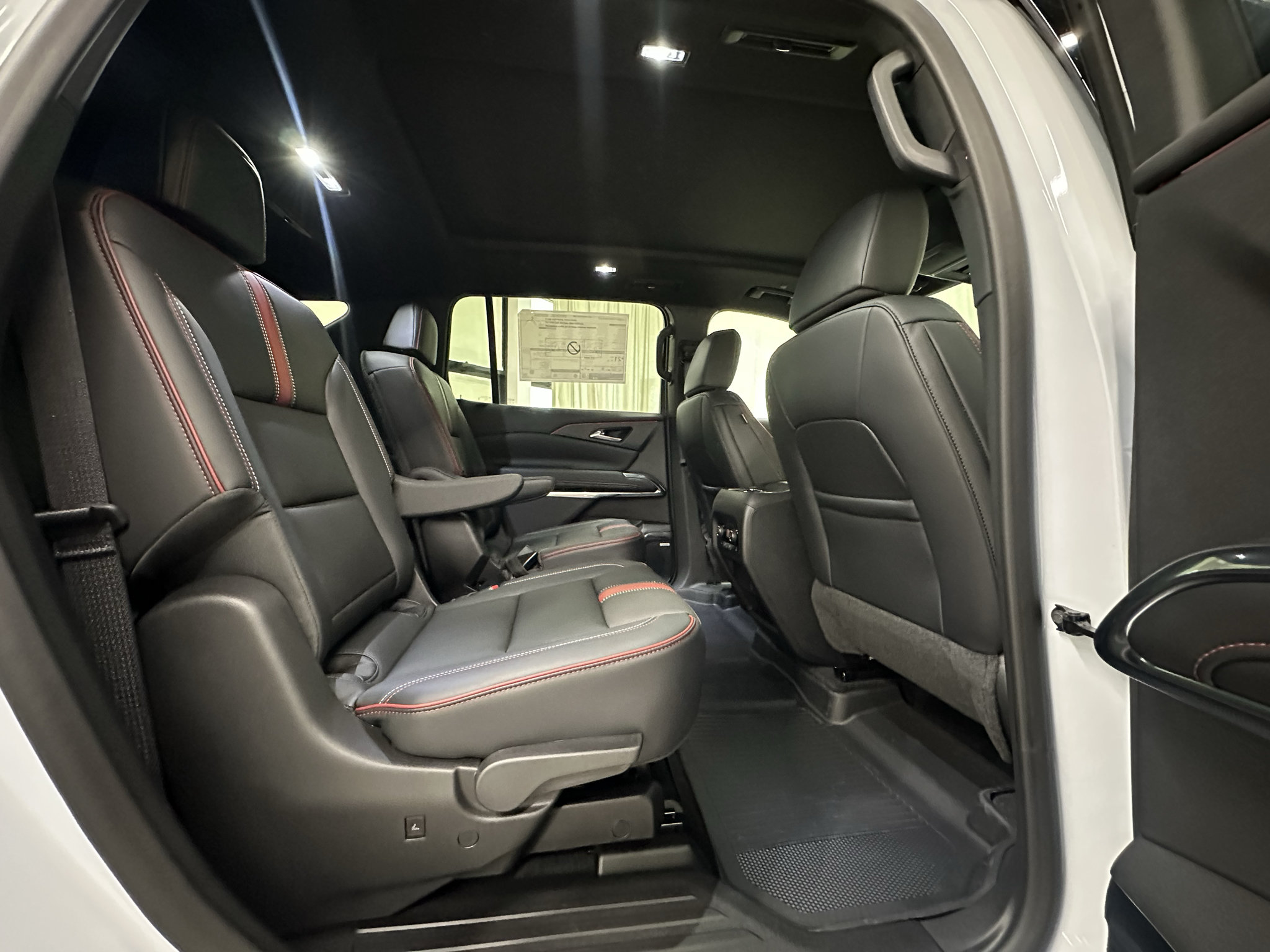 New 2027 Chevrolet Traverse RS w/ LPO, Floor Liner Package AWD/4WD image 17