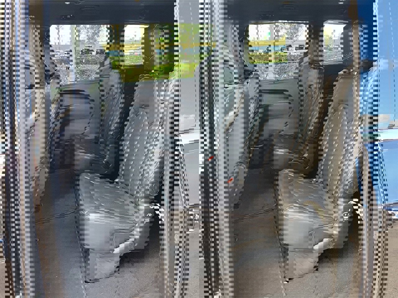 Used 2025 Chrysler Pacifica Select image 8