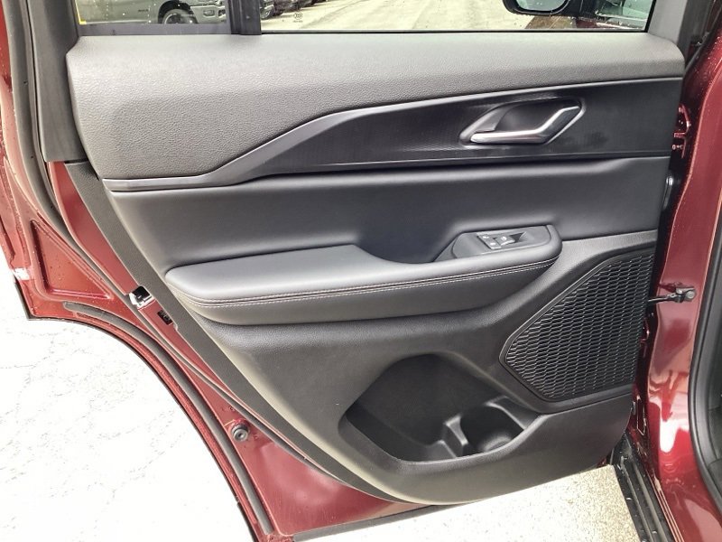 New 2025 Jeep Grand Cherokee Laredo w/ Luxury Tech Group I image 19