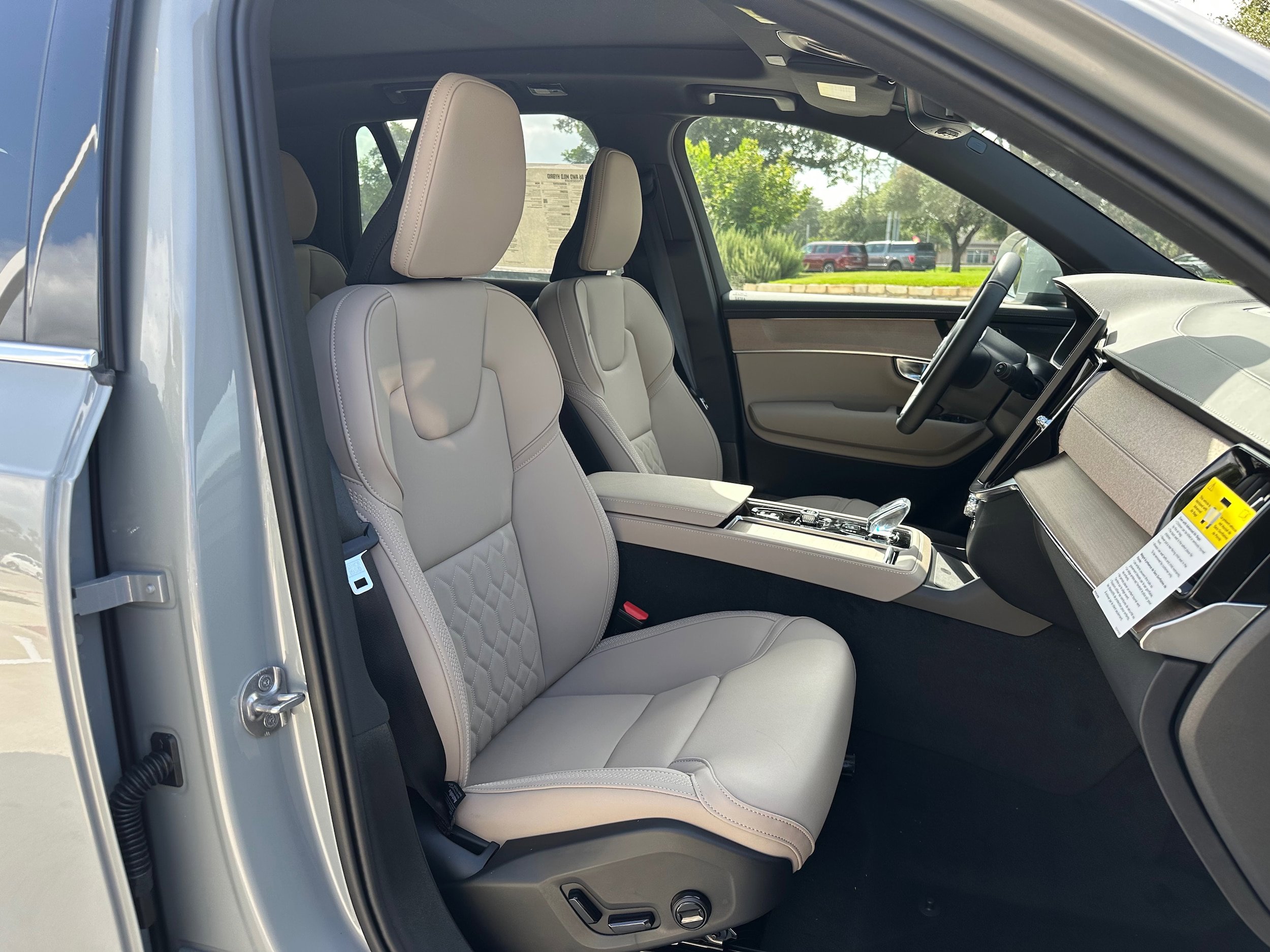 Used 2026 Volvo XC90 B6 Plus w/ Protection Package Premier AWD/4WD image 8