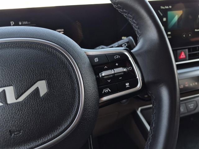 Used 2025 Kia Carnival image 30