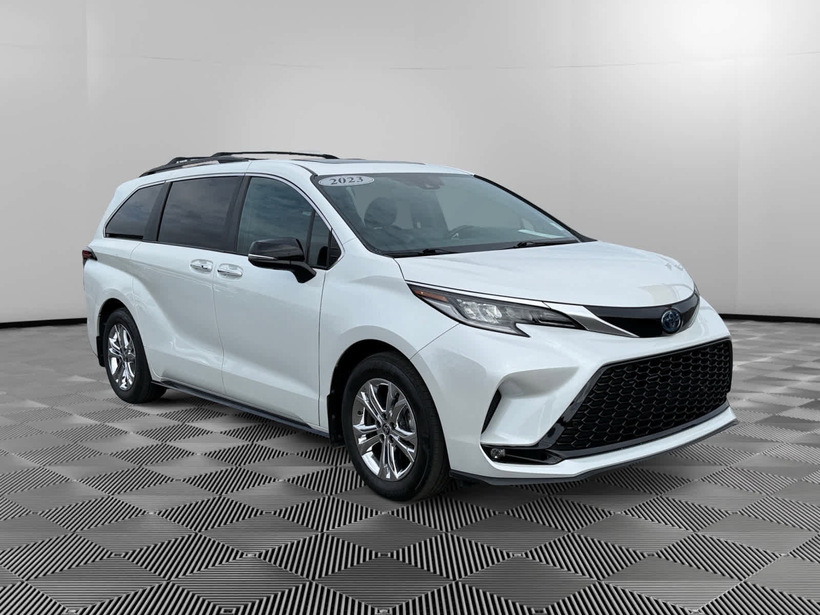 Used 2023 Toyota Sienna XSE image 7