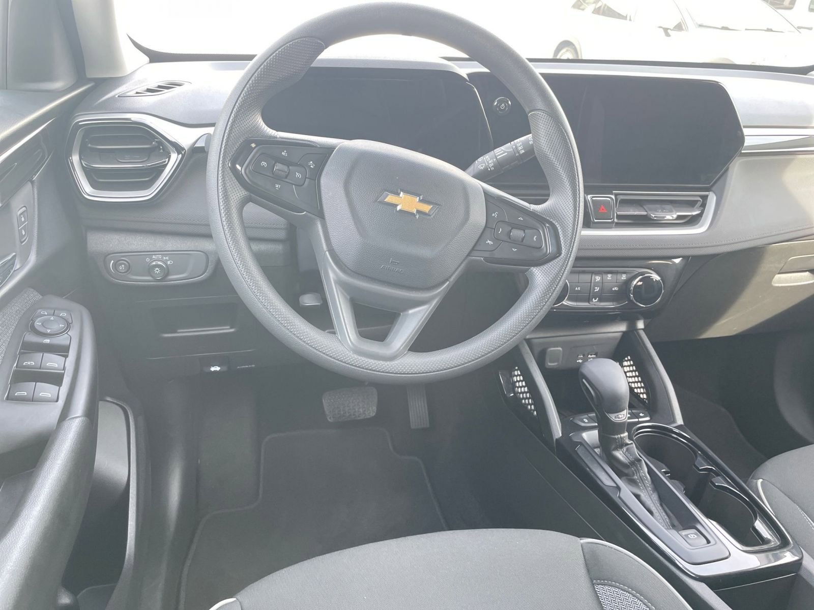 Used 2025 Chevrolet TrailBlazer LT image 32