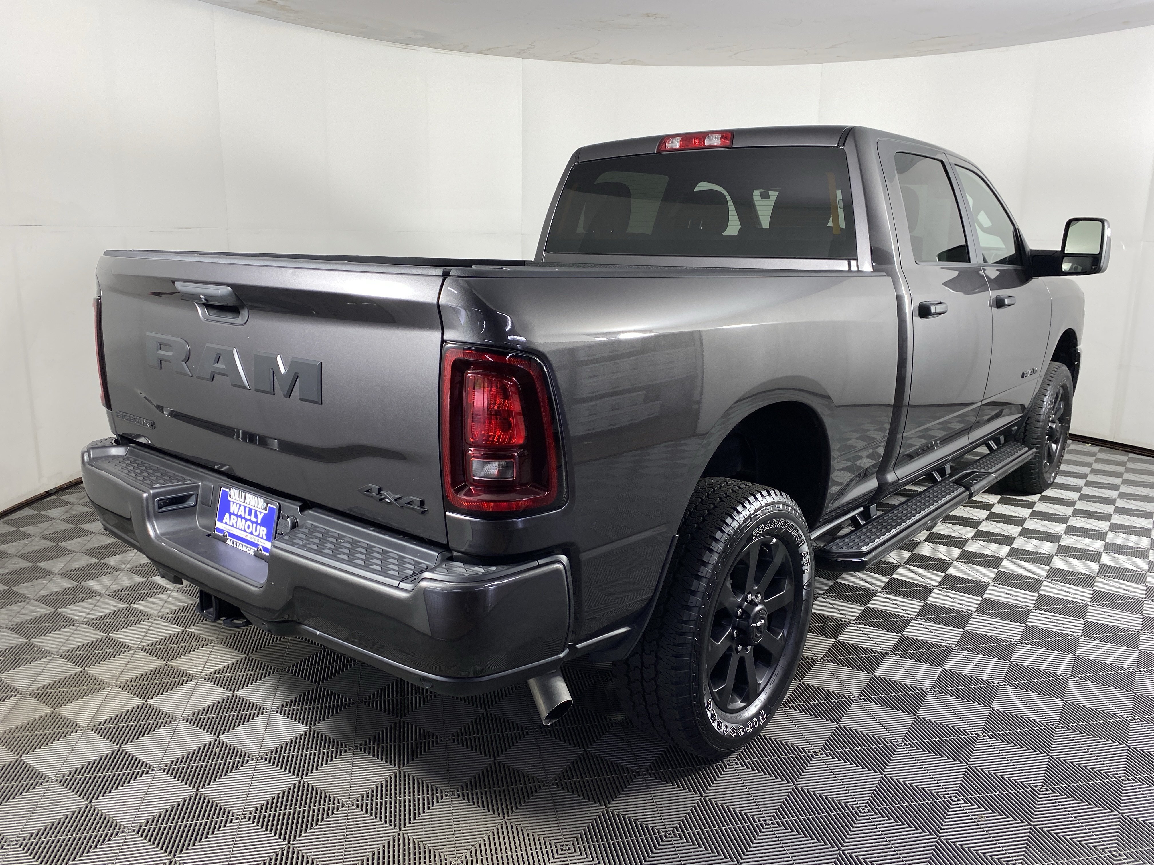 Used 2025 RAM 2500 Big Horn AWD/4WD image 7