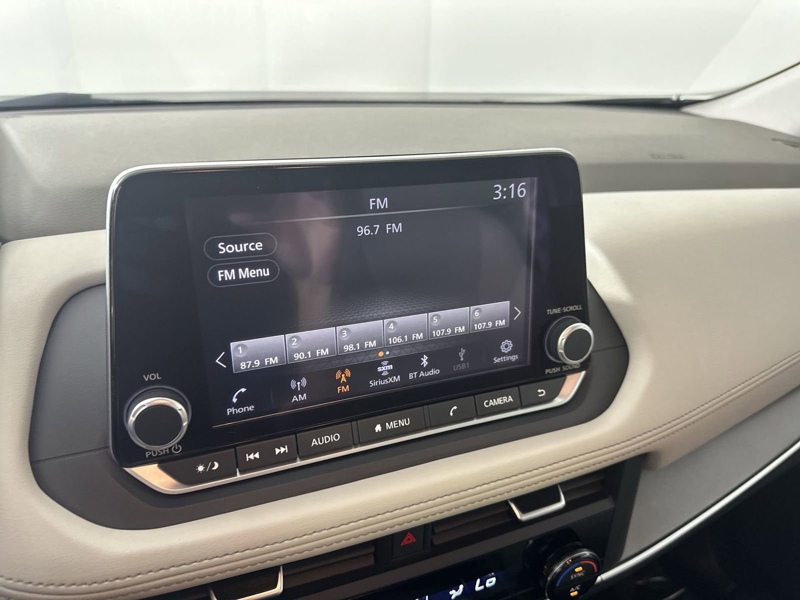 Used 2023 Nissan Rogue SV image 20