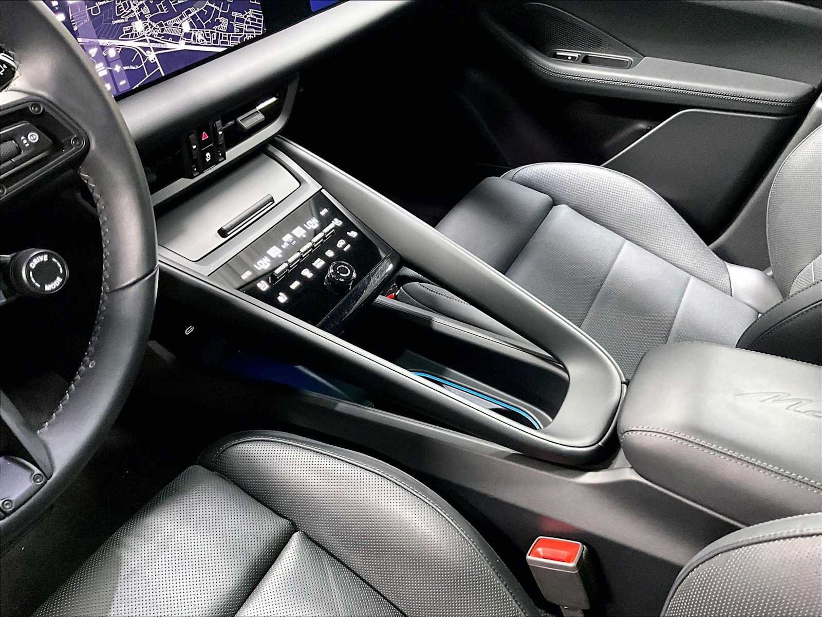 Used 2025 Porsche Macan 4 Electric AWD/4WD image 19