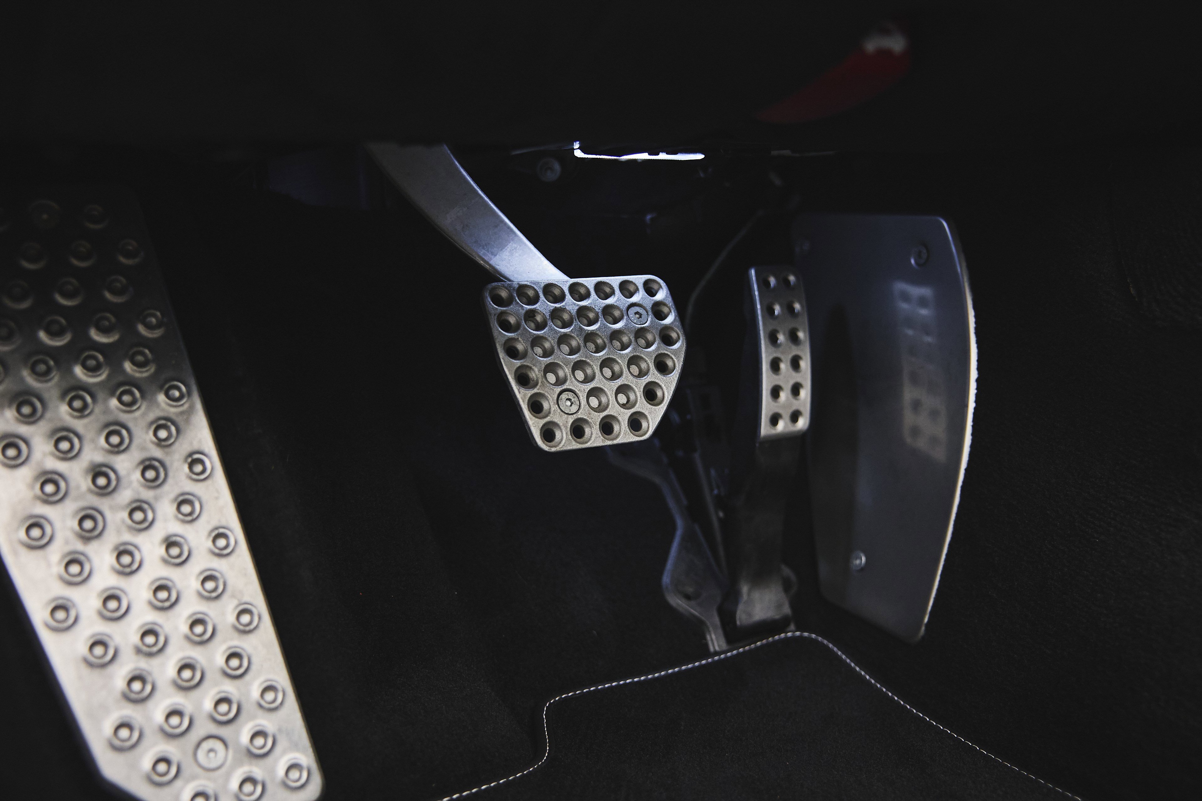 Used 2024 Ferrari Roma Spider image 20