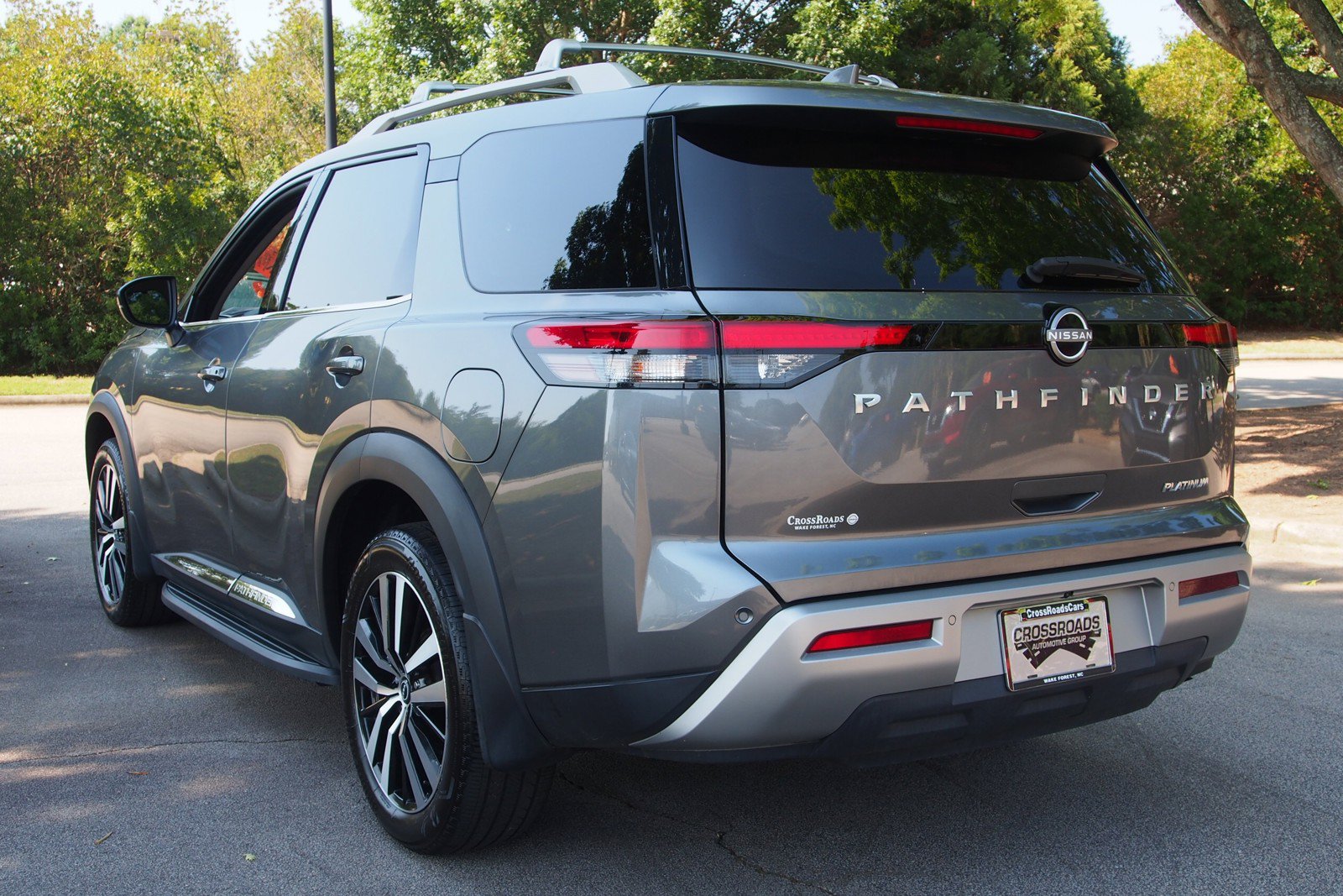 Used 2024 Nissan Pathfinder Platinum w/ Cargo Package FWD image 5