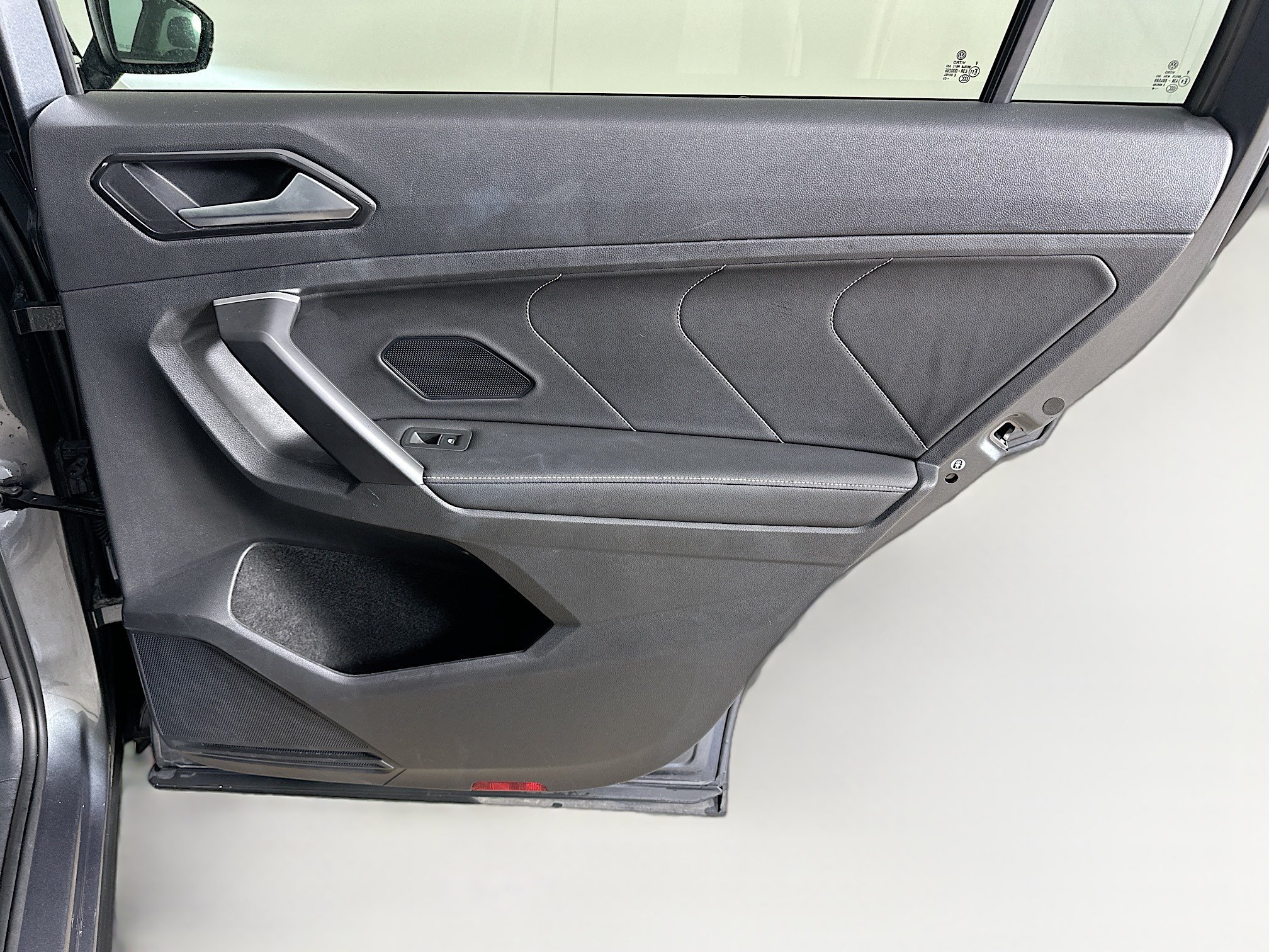 Used 2024 Volkswagen Tiguan SE FWD image 30