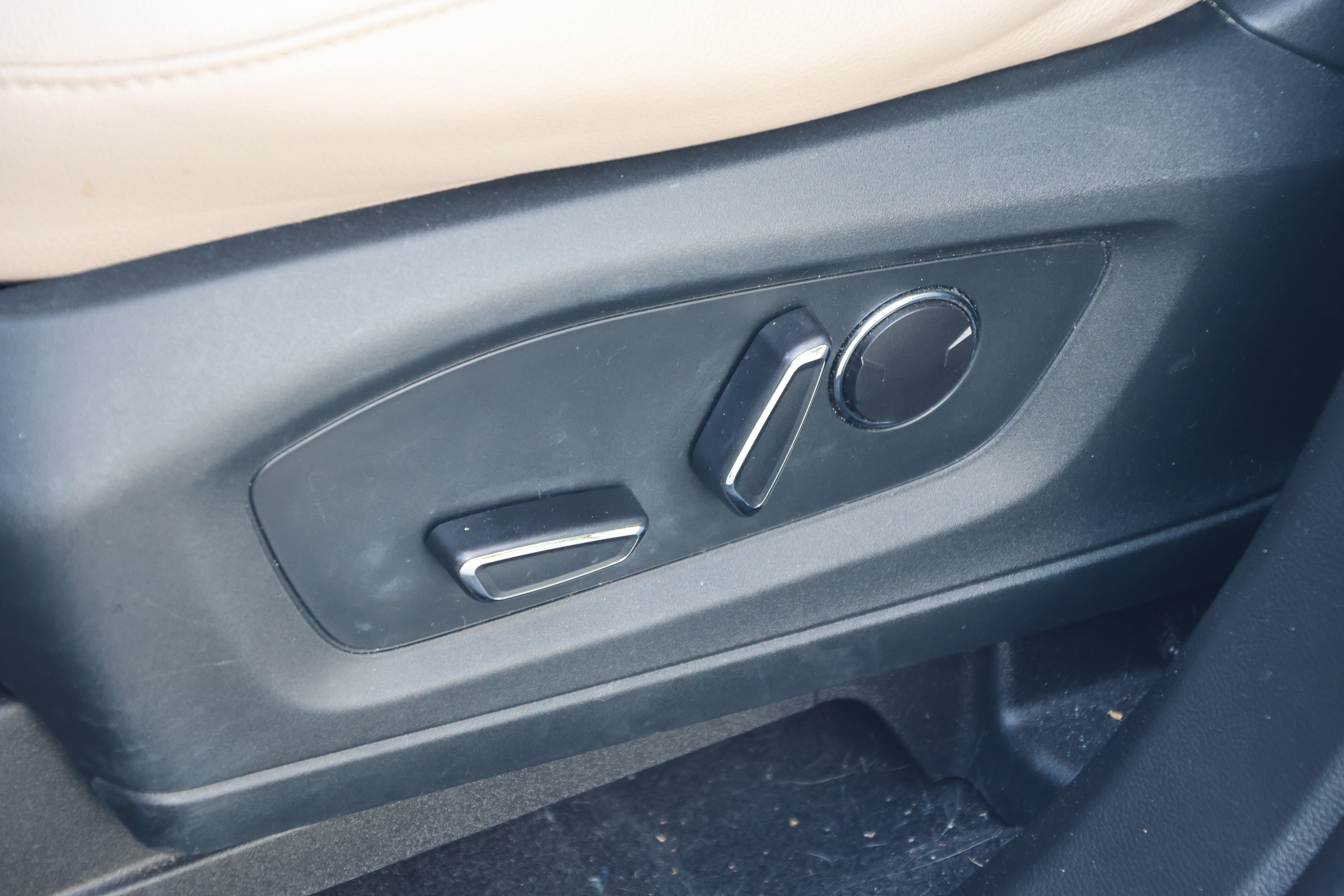 Used 2020 Ford Explorer Limited RWD image 32