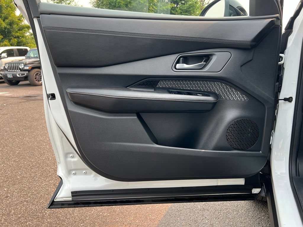 Certified 2023 Nissan Ariya FWD image 14