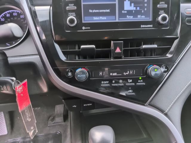Used 2023 Toyota Camry SE image 19