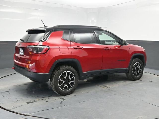 Used 2025 Jeep Compass Trailhawk AWD/4WD image 7