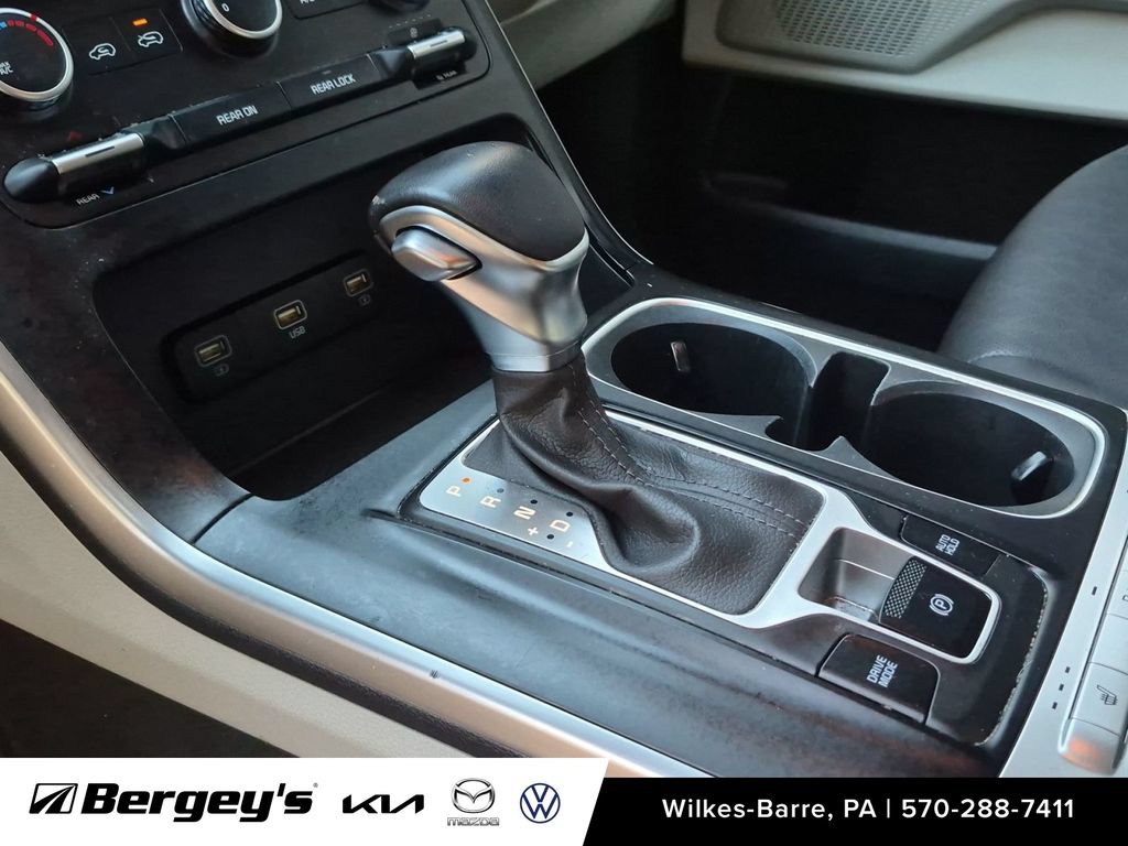 Used 2022 Kia Carnival LX FWD image 21