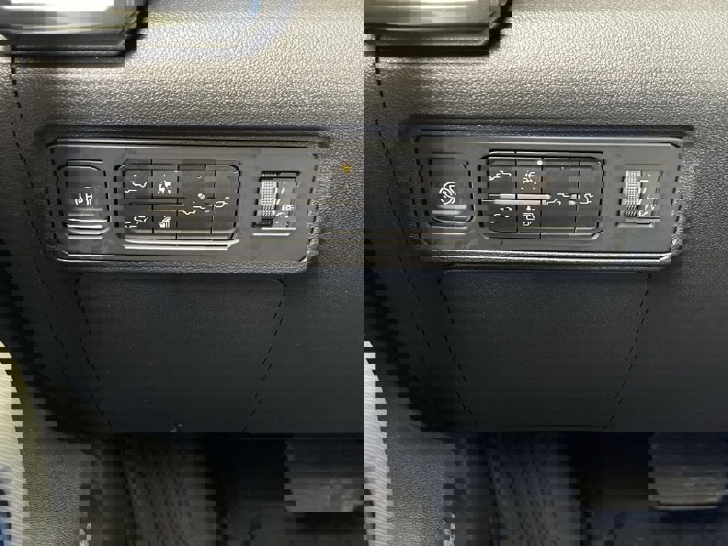 New 2026 GMC Hummer EV 4x4 Crew Cab w/ LPO, Dark Essentials Package image 17