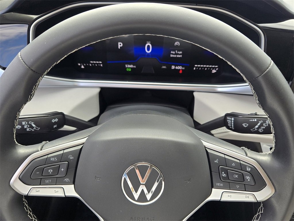Certified 2025 Volkswagen Taos SE image 24
