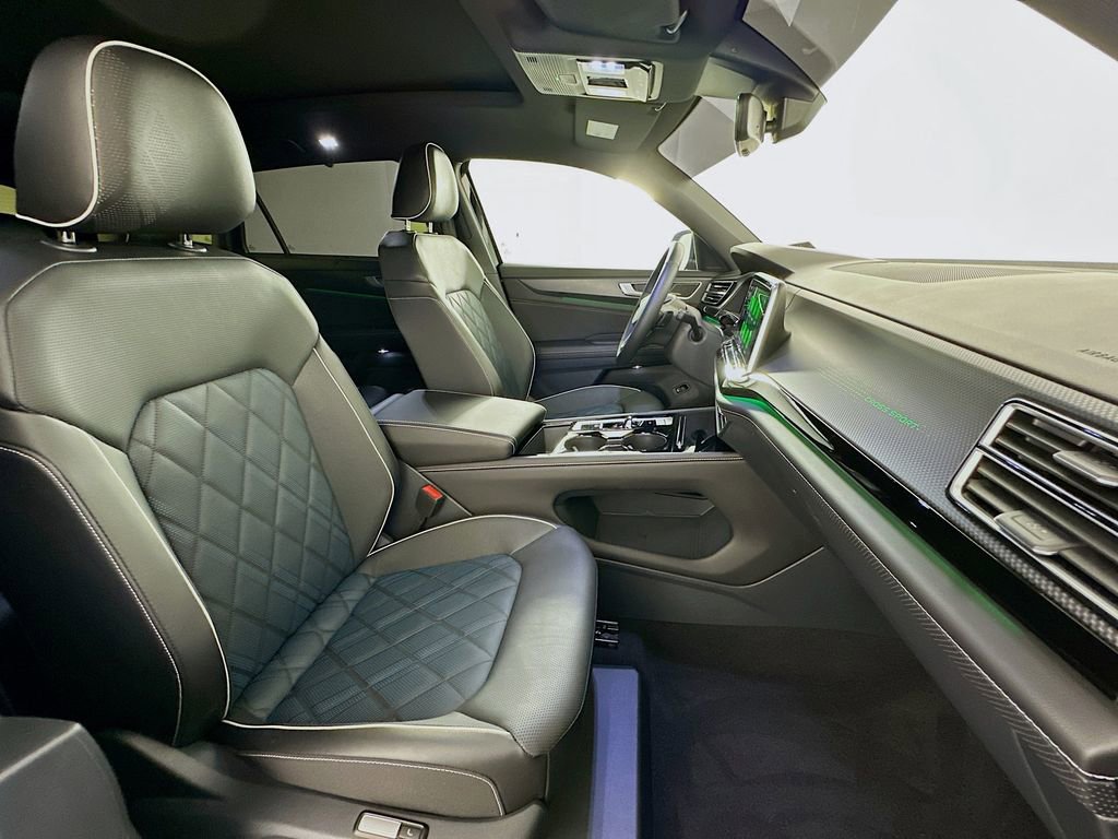 Used 2025 Volkswagen Atlas Cross Sport SEL Premium R-Line image 29