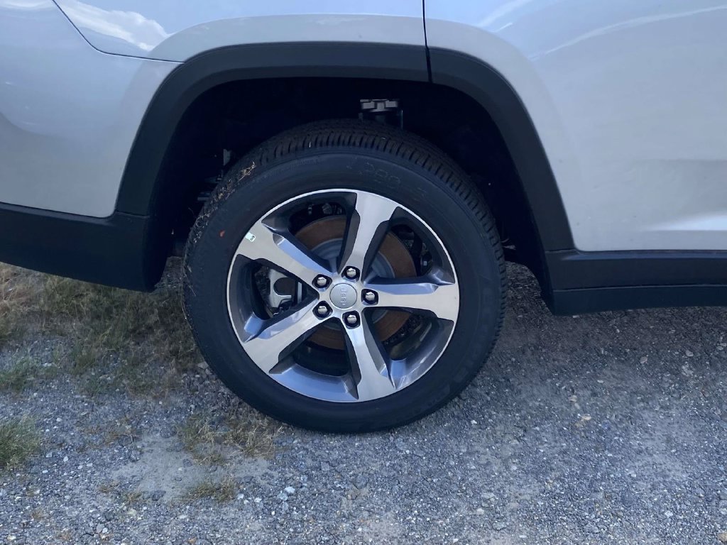 New 2026 Jeep Grand Cherokee L Limited RWD image 7