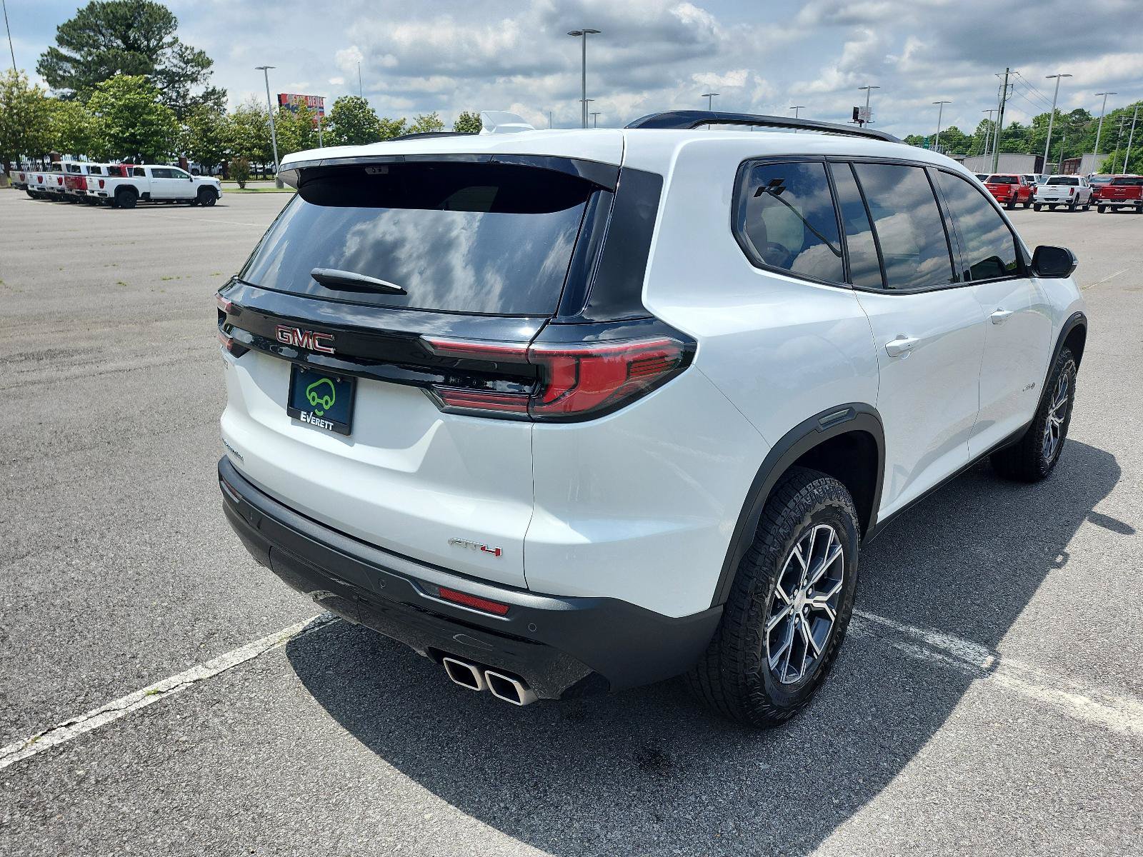 Certified 2026 GMC Acadia AT4 w/ Luxury Package AWD/4WD image 3