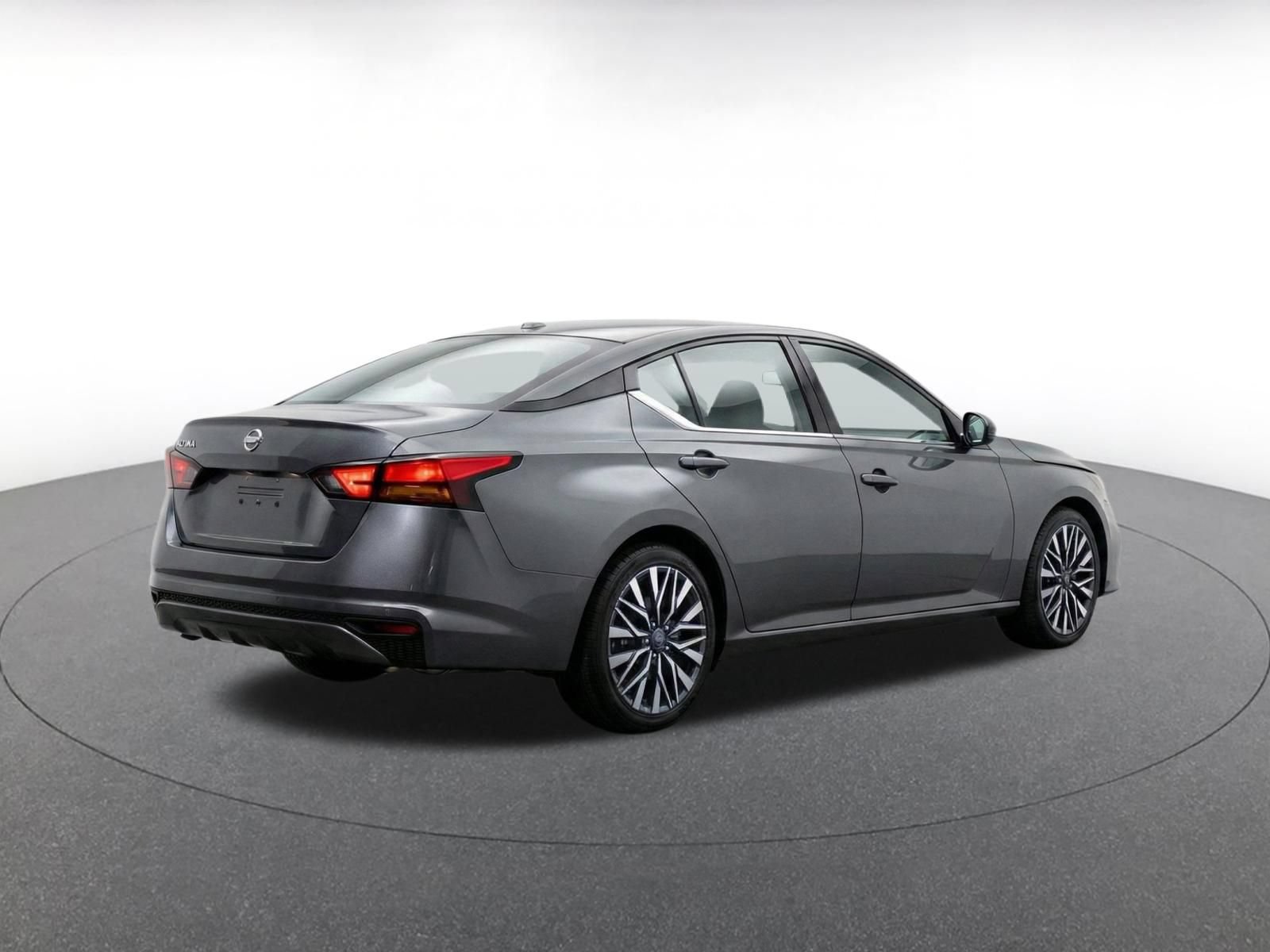 Used 2026 Nissan Altima 2.5 SV FWD image 10