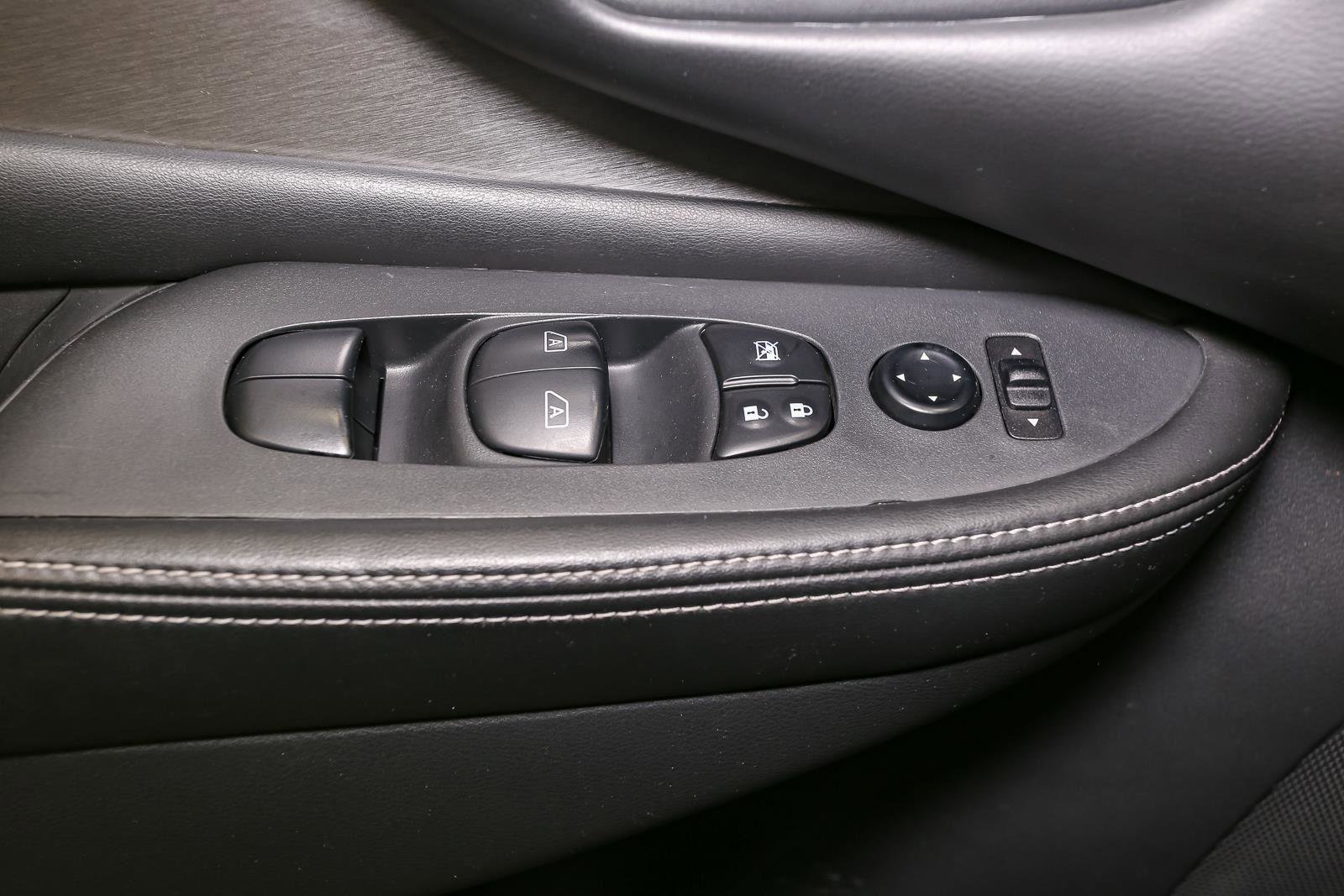 Used 2020 Nissan Murano SV image 39