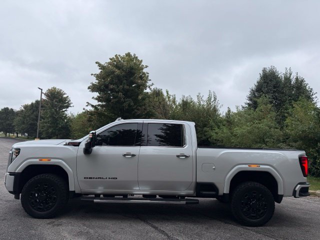 Used 2024 GMC Sierra 2500 Denali w/ Denali Reserve Package AWD/4WD image 10