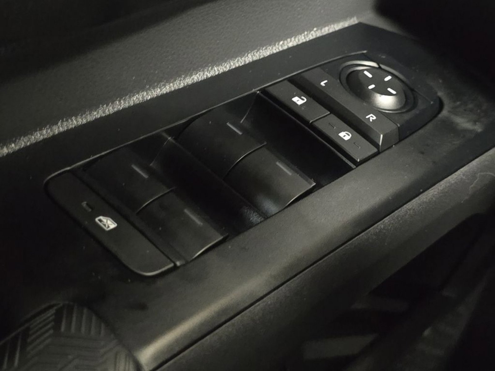 Used 2025 Toyota Tacoma SR5 AWD/4WD image 24