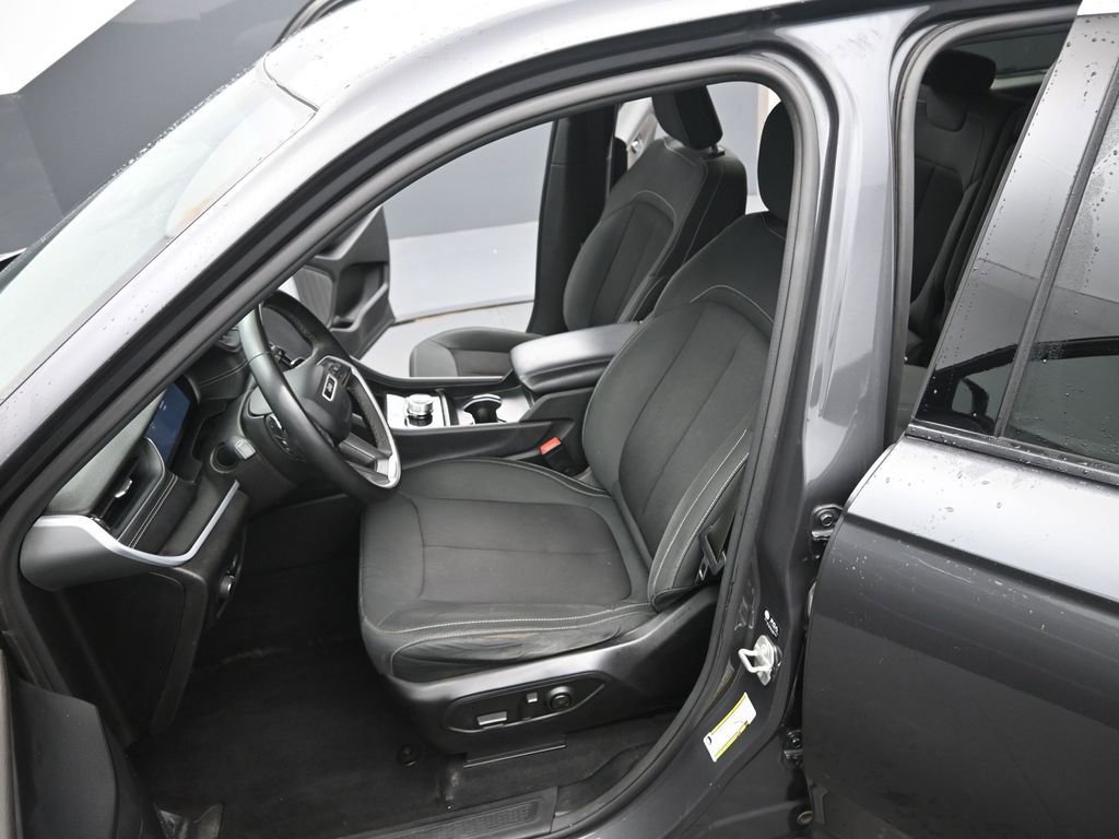 Used 2024 Jeep Grand Cherokee Laredo image 11