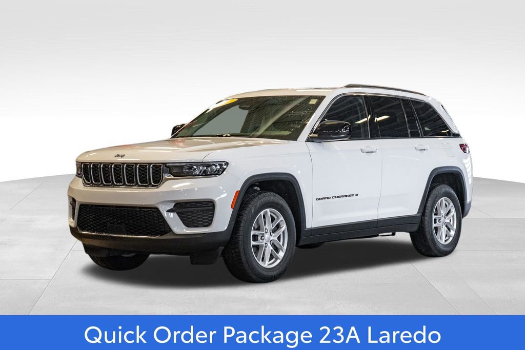 Used 2023 Jeep Grand Cherokee Laredo w/ Luxury Tech Group I image 3