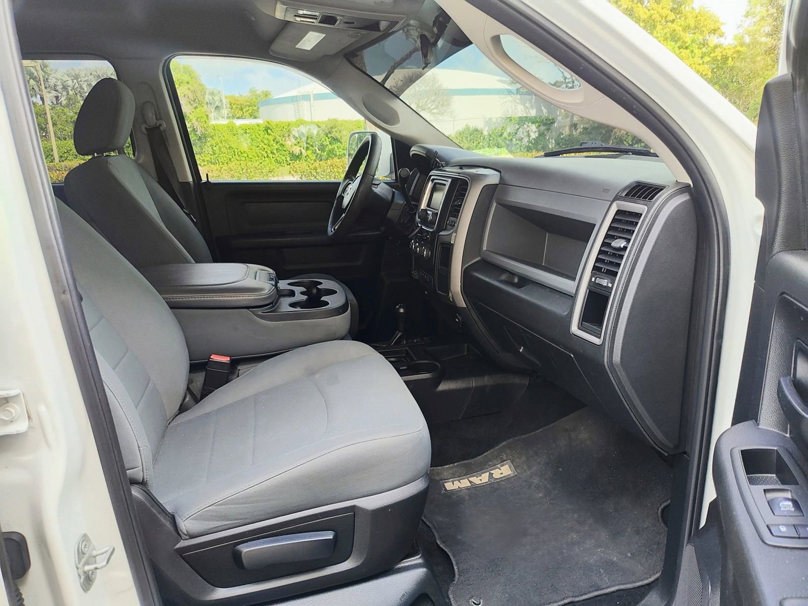 Used 2018 RAM 3500 Tradesman w/ Chrome Appearance Group AWD/4WD image 17