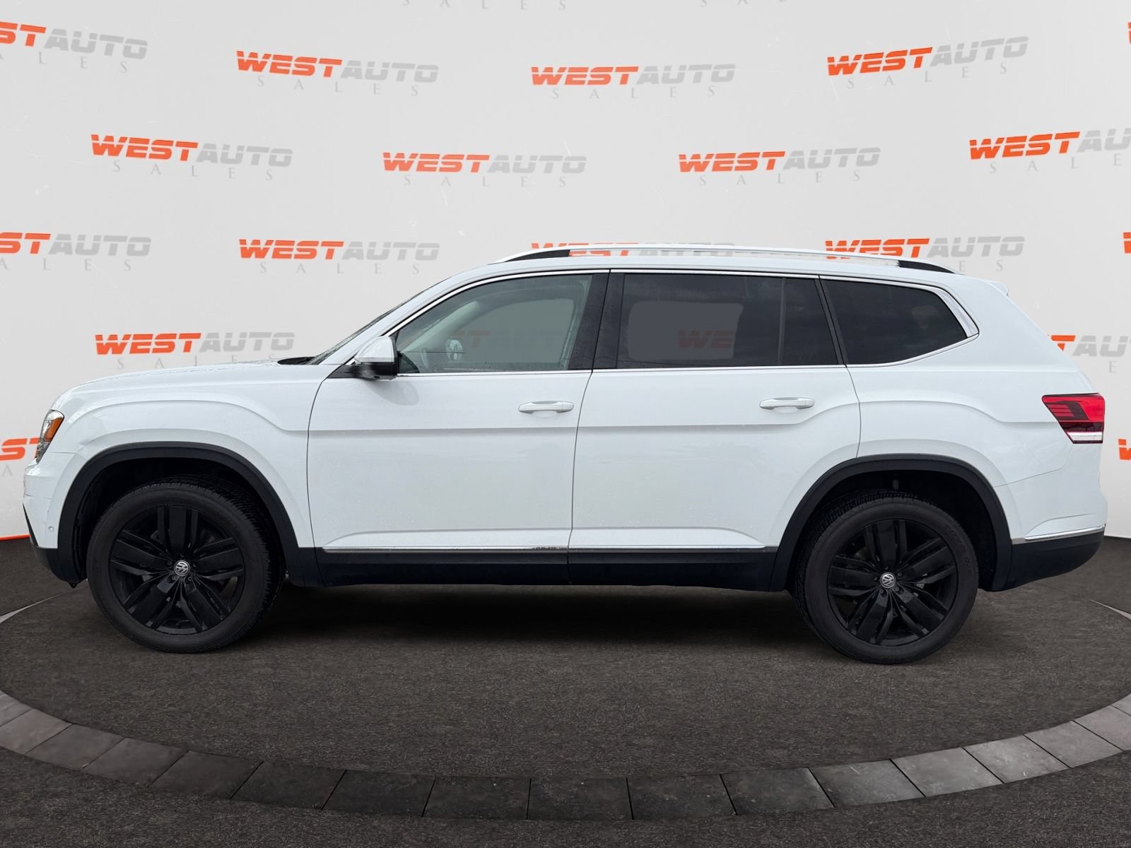 Used 2019 Volkswagen Atlas SEL Premium AWD/4WD image 2