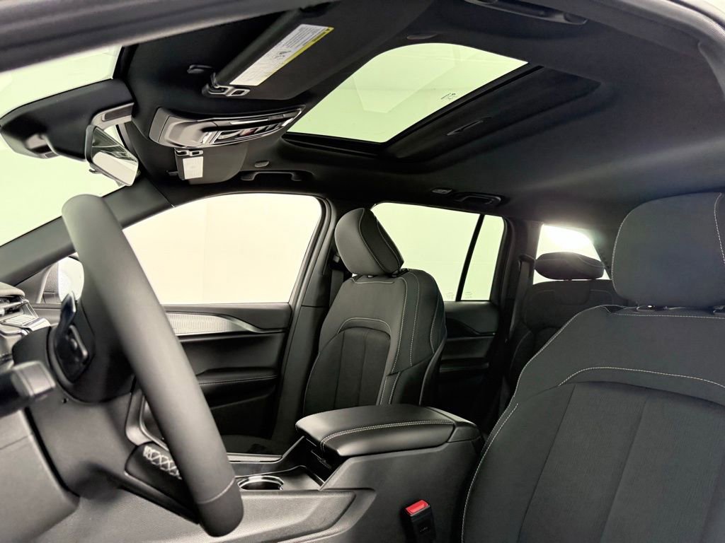 New 2025 Jeep Grand Cherokee Laredo X image 11