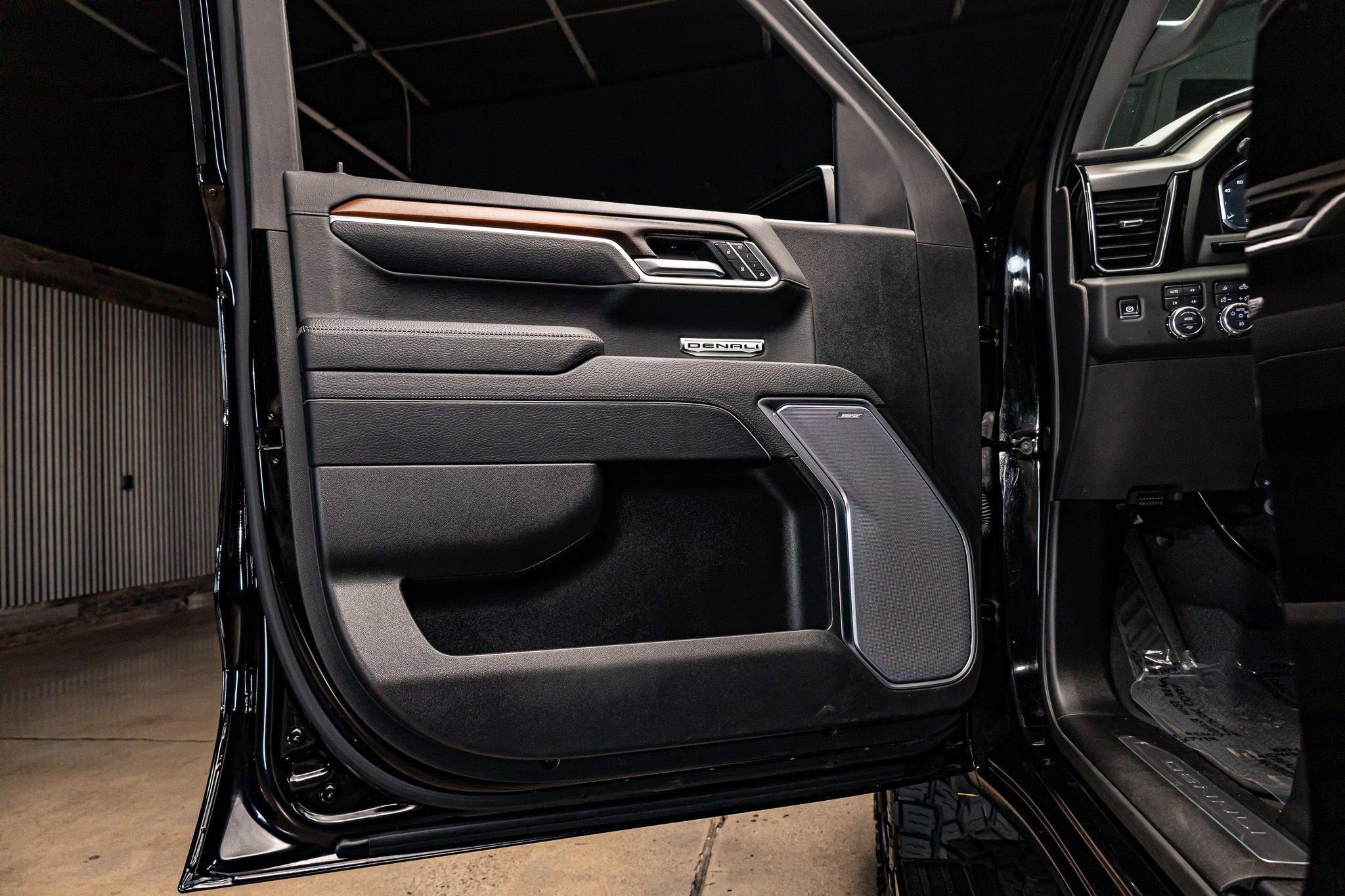 Used 2025 GMC Sierra 1500 Denali w/ Denali Reserve Package image 30