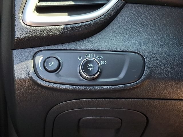 Used 2019 Chevrolet Trax LT w/ LT Convenience Package FWD image 24