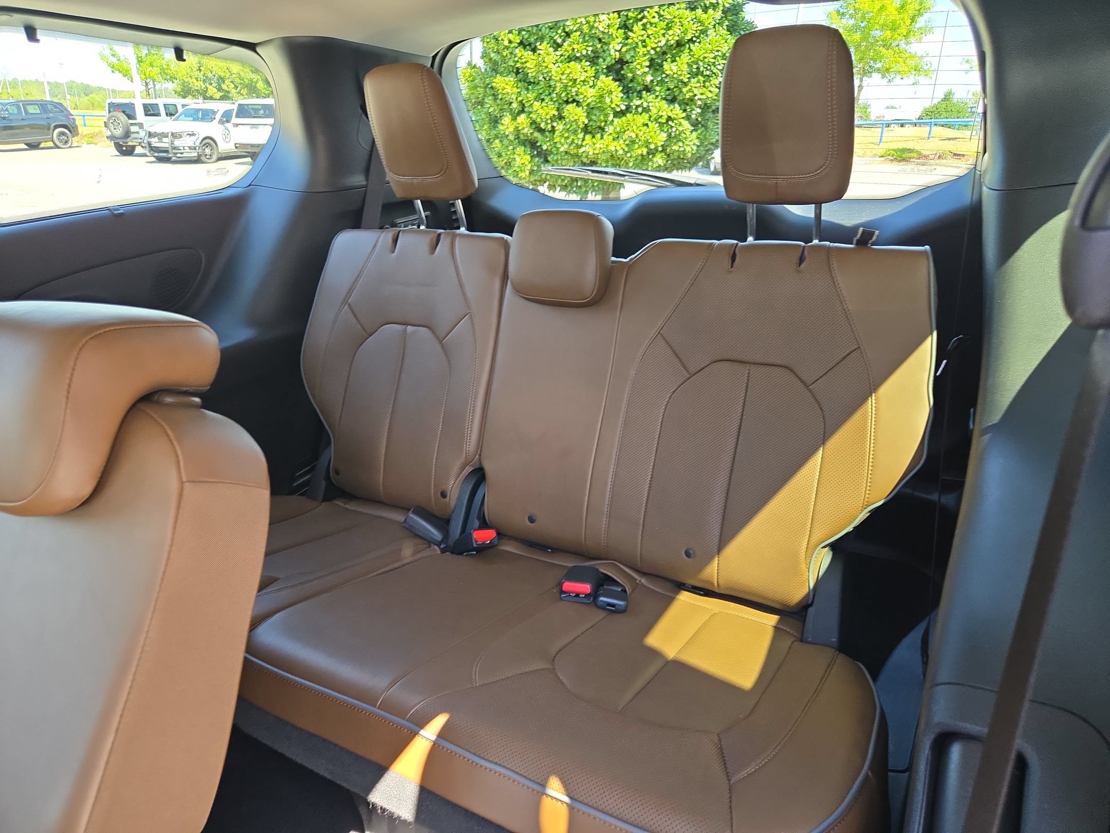 Used 2019 Chrysler Pacifica Limited w/ Advanced Safetytec Group FWD image 38