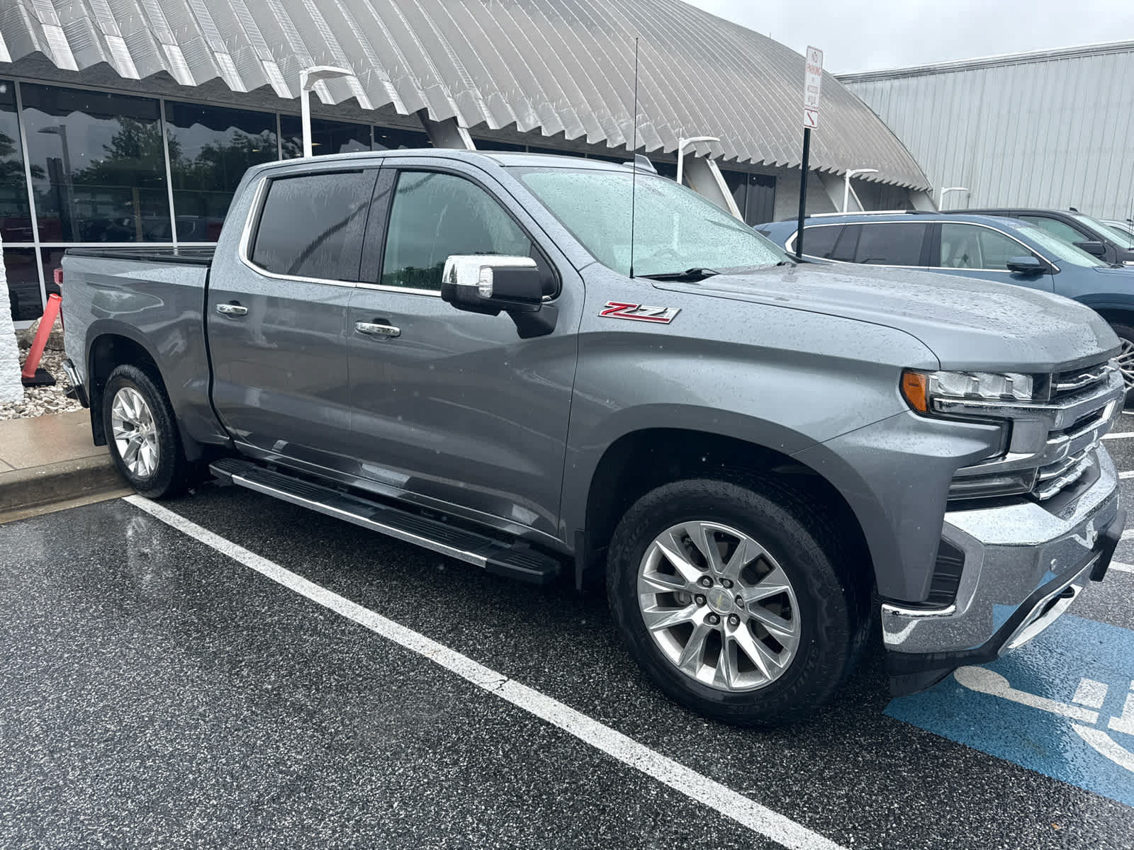 Used 2019 Chevrolet Silverado 1500 LTZ AWD/4WD image 2