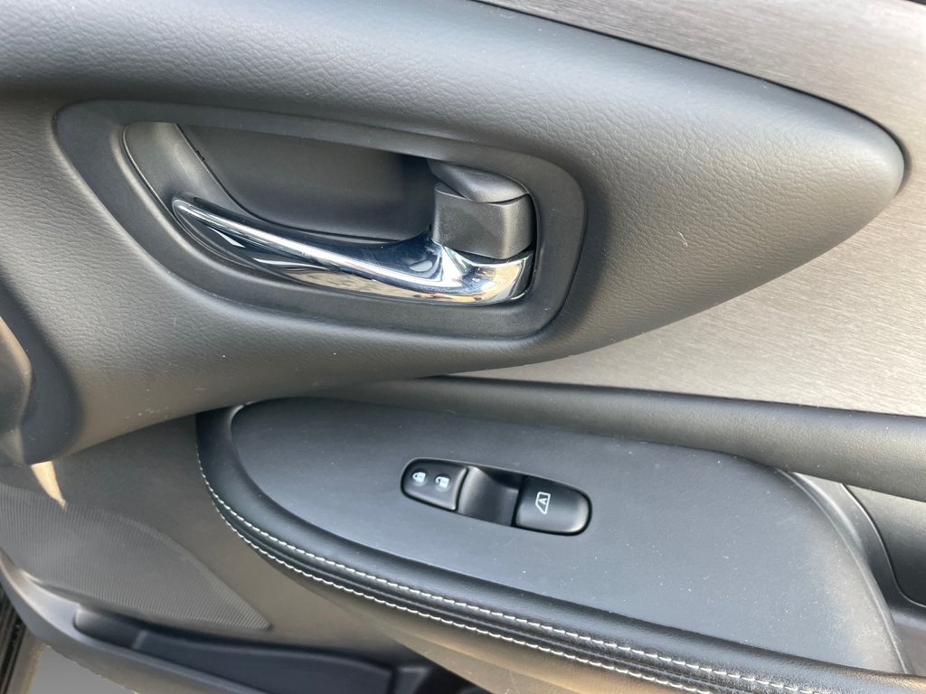 Used 2022 Nissan Murano SV AWD/4WD image 13