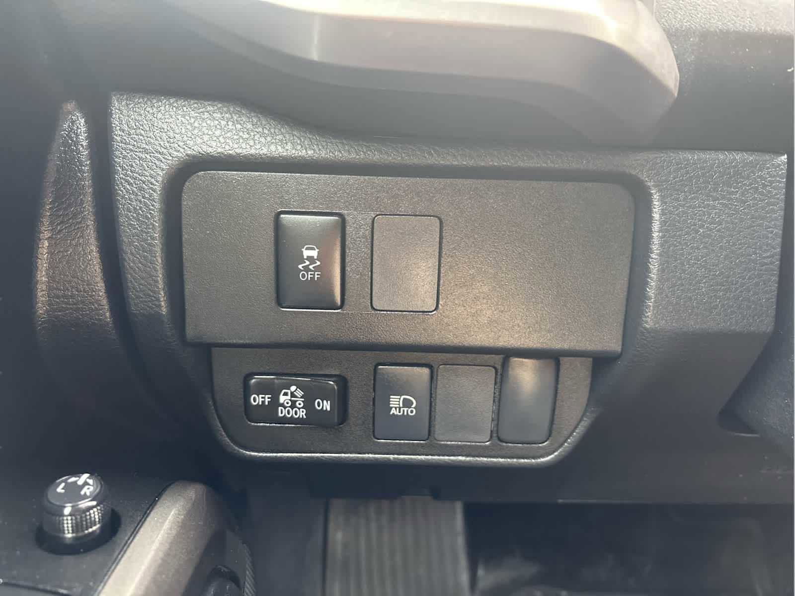 Used 2020 Toyota Tacoma SR5 AWD/4WD image 29