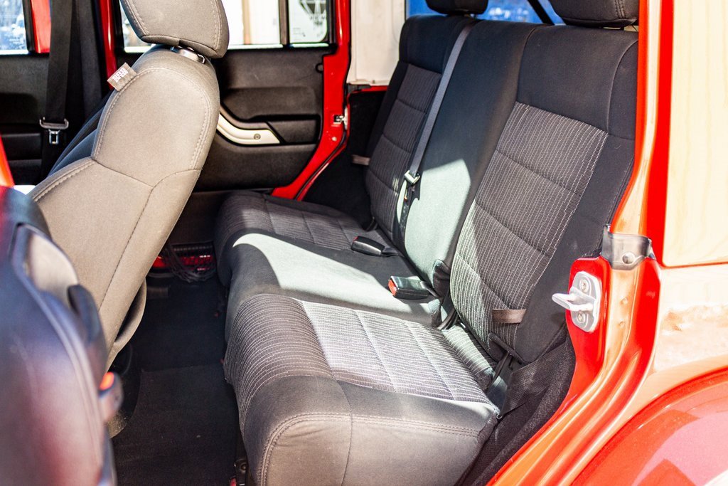 Used 2012 Jeep Wrangler Unlimited Sahara image 22