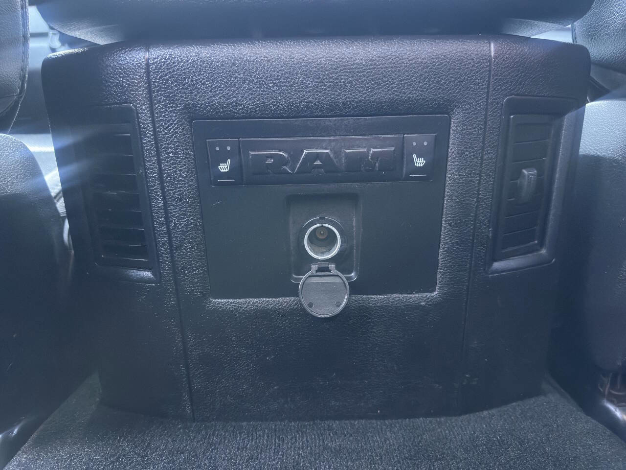 Used 2015 RAM 1500 Laramie image 7