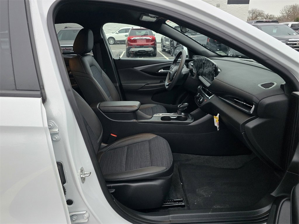 Certified 2025 Buick Envista Preferred image 31