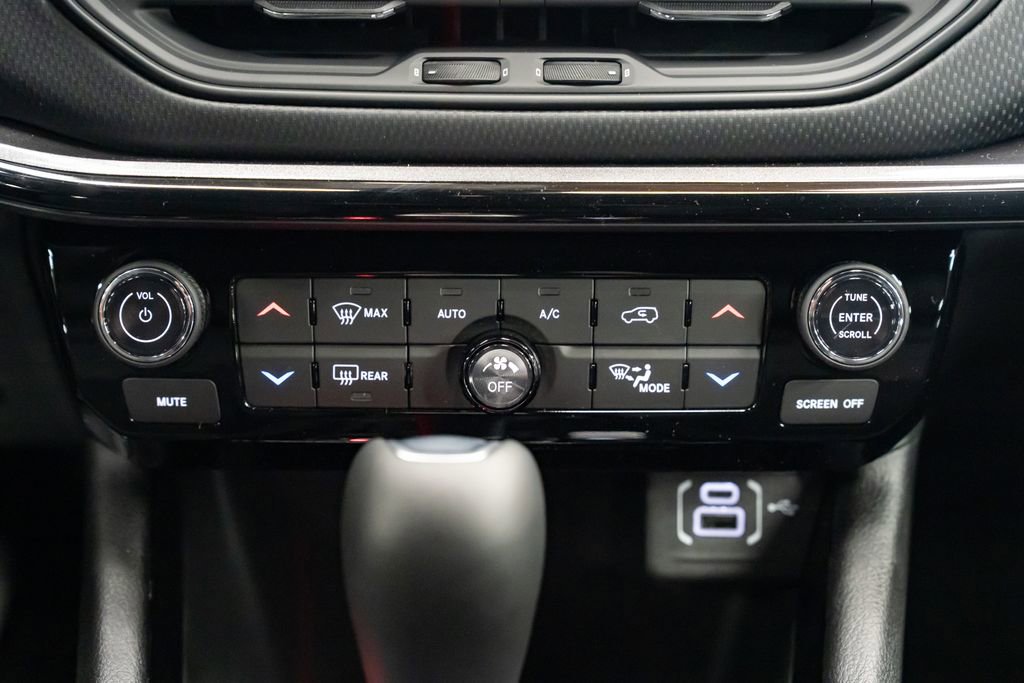 New 2026 Jeep Compass Latitude image 12