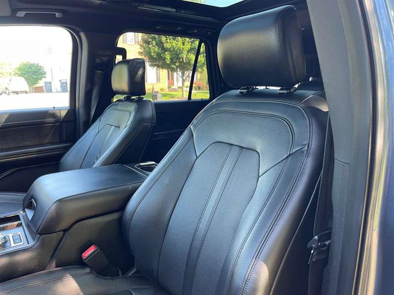 Used 2018 Ford Expedition Limited w/ Equipment Group 302A AWD/4WD image 92