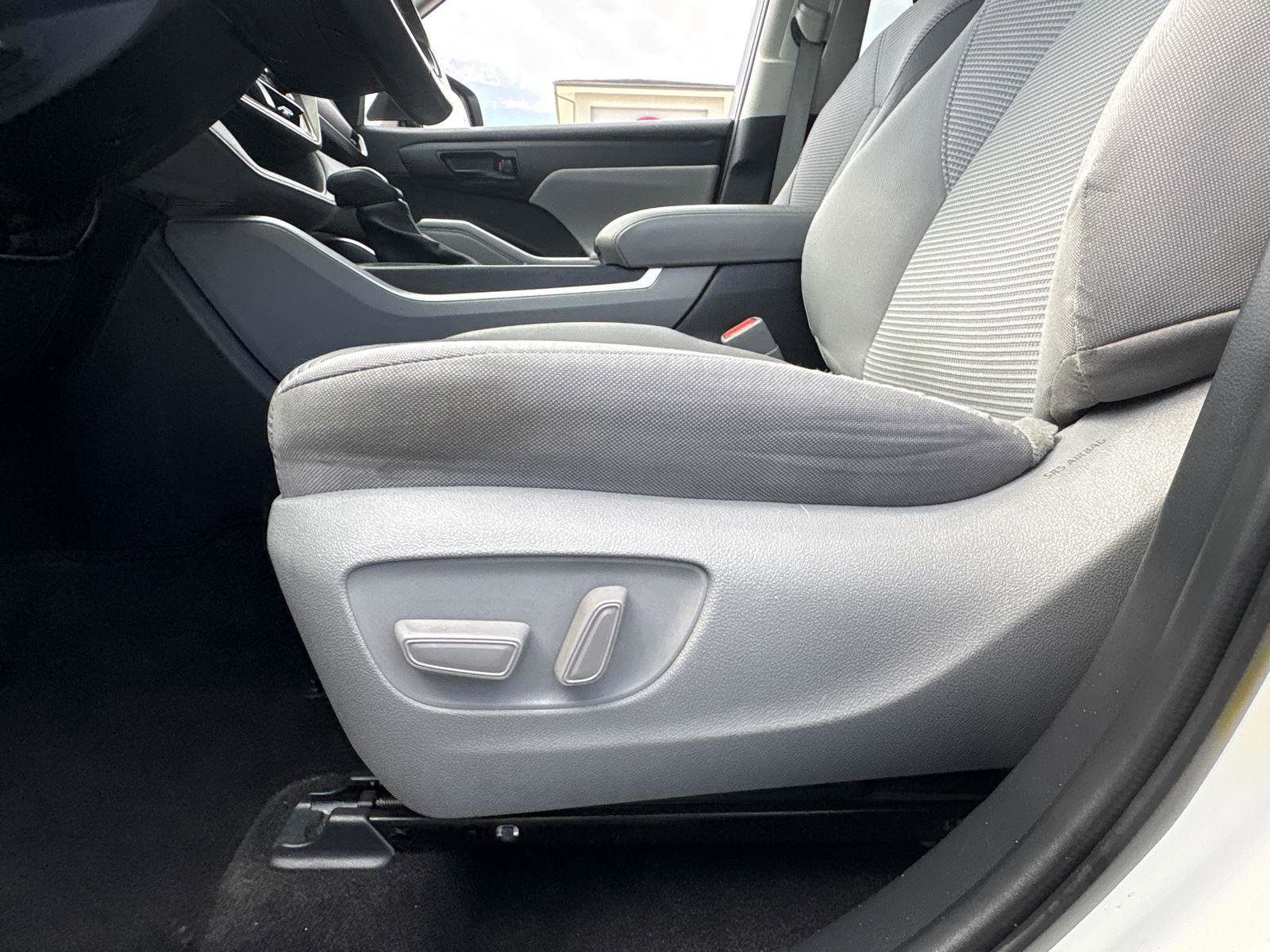 Used 2023 Toyota Highlander LE image 18