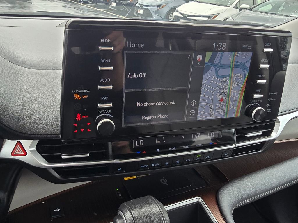 Used 2024 Toyota Sienna XLE w/ XLE Plus Package image 23