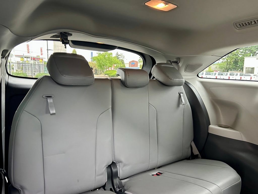 Certified 2022 Toyota Sienna XLE w/ XLE Plus Package FWD image 16