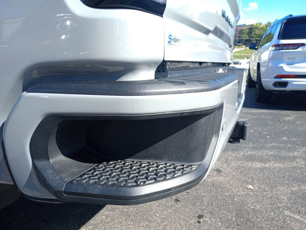 Used 2025 GMC Sierra 2500 AT4 image 9