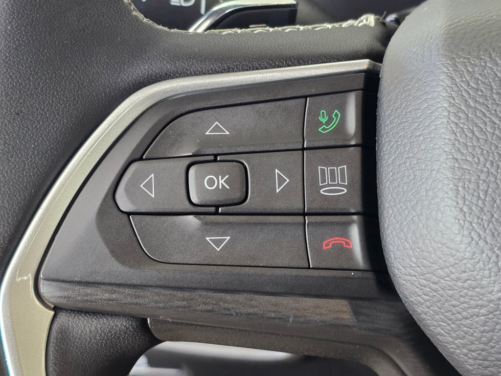 Used 2023 Jeep Grand Cherokee Altitude AWD/4WD image 22